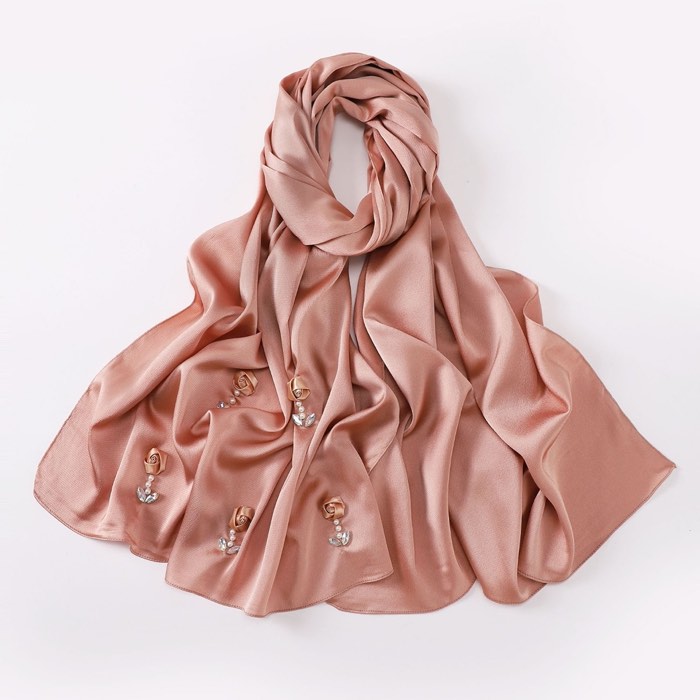Foulard satin brodé